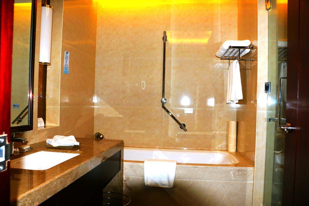 Embassador International Hotel Сиань Экстерьер фото